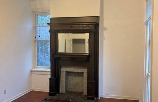 219 E Taylor Street Gallery 2