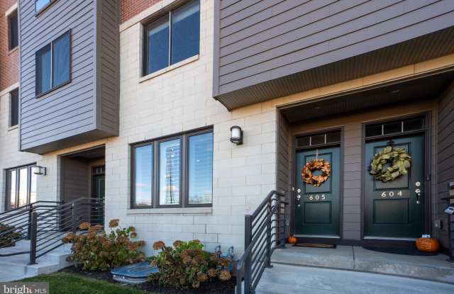 605 LAKEVIEW COURT Gallery 2