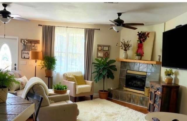 480 Country Club Drive Gallery 4