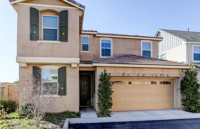 Beautiful 4 Bedroom Home in River Village! photos photos