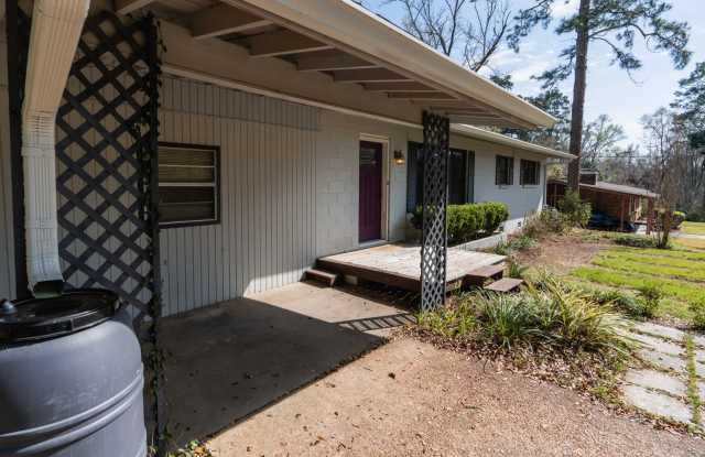 3bd/2 ba pool home close to Apalachee Parkway Gallery 4