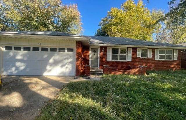1157 E Rosebrier - 1157 East Rosebrier Street, Springfield, MO 65807