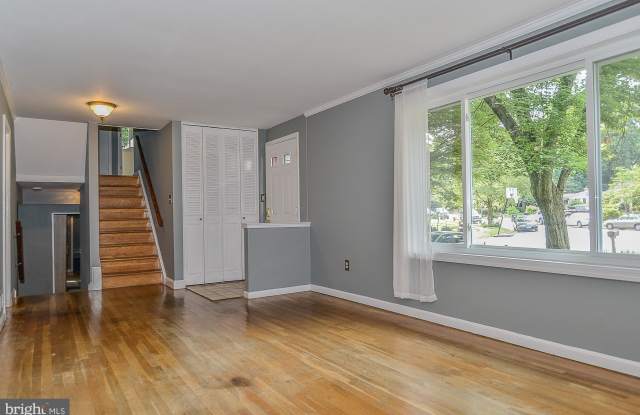 9826 COVENT COURT Gallery 3