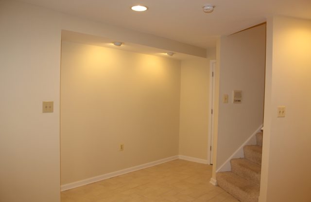 1014 Summer Hill Dr Gallery 3