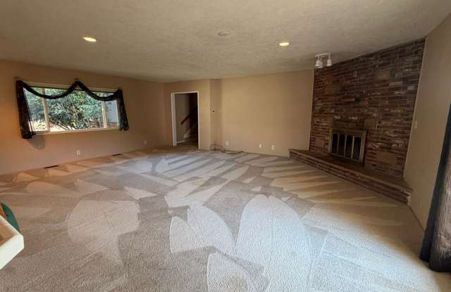 3 Bedroom 3.5 bath with 2 bonus rooms Gallery 3