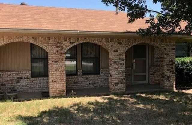 420 W 7th Street - 420 West 7th Street, Justin, TX 76247