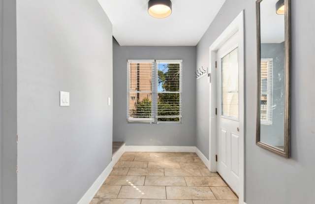 6562 N Damen Avenue Gallery 2