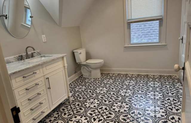 176 AVENUE B Gallery 4