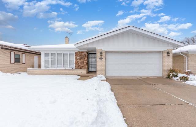 2913 Kensington Avenue photos photos