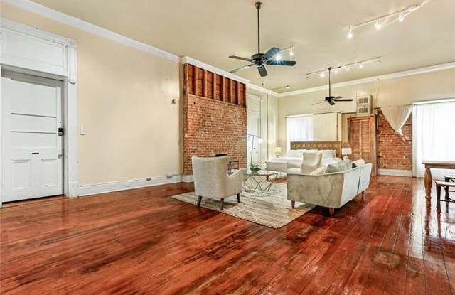 137 CARONDELET Street Gallery 3