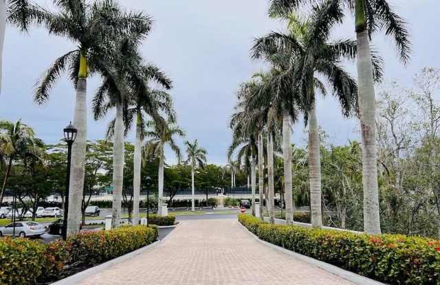 425 Cove Tower Dr Gallery 2