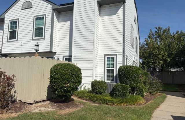 Beautifully Updated Condo Gallery 1