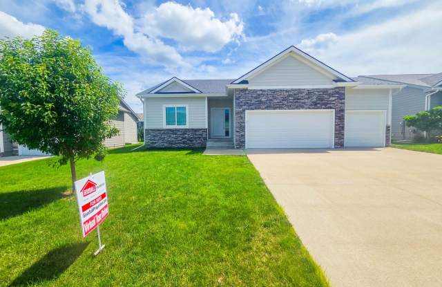 4-Bedroom Ranch Home with Finished Basement & 3-Car Garage photos photos 4-Bedroom Ranch Home with Finished Basement & 3-Car Garage photos photos