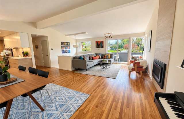 4Bd/2.25Ba Bellevue Home Gallery 3