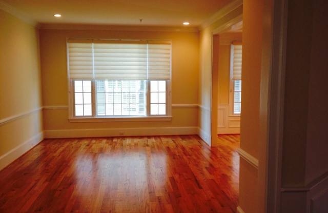 5603 Forest Place Gallery 4