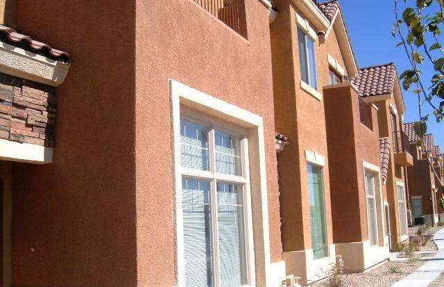 SPACIOUS 2BR/2.5BA TOWNHOME IN GATED ROBINDALE VILLAS! Gallery 4