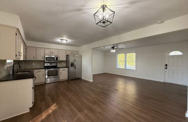 Beautifully Remodeled 3 Bedroom, 2 Bathroom Kansas City Home with Finished Basement, Fenced Backyard & 2-Car Garage! Gallery 4