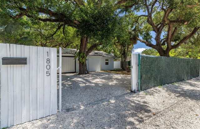 1805 SW 14th Ct photos photos
