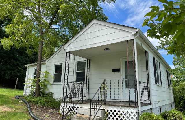 Radford 2 Br/1 Ba, Available Jan. 2nd - 152 Monroe Street, Radford, VA 24141