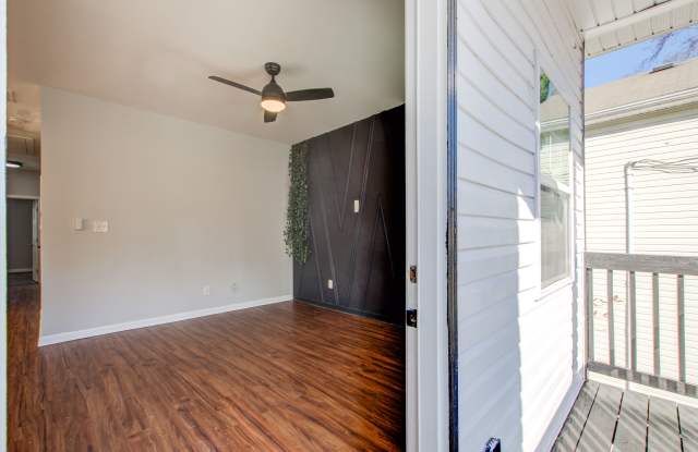 2835 3rd Avenue Southwest - A Gallery 3