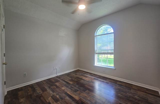 2112 Spring Hill Circle Gallery 3