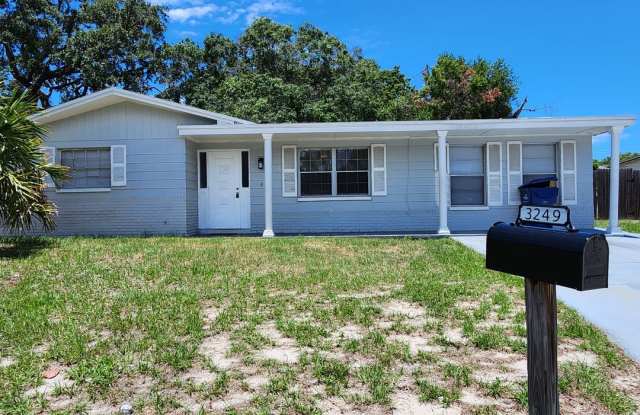 3/2 Corner Lot Home - 3249 Pinehurst Drive, Beacon Square, FL 34691