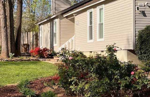 101 Lake Pine Drive Gallery 2