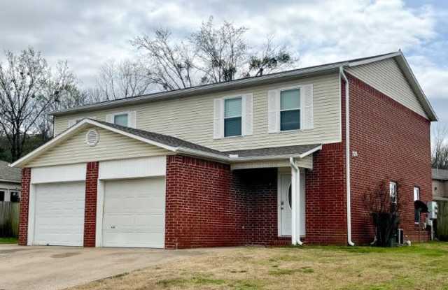 617 Moan Place - 617 West Moan Place, Fayetteville, AR 72703