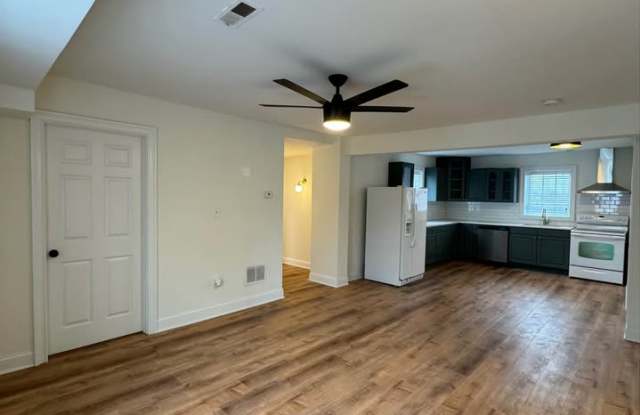 779 Farmington Avenue Gallery 4