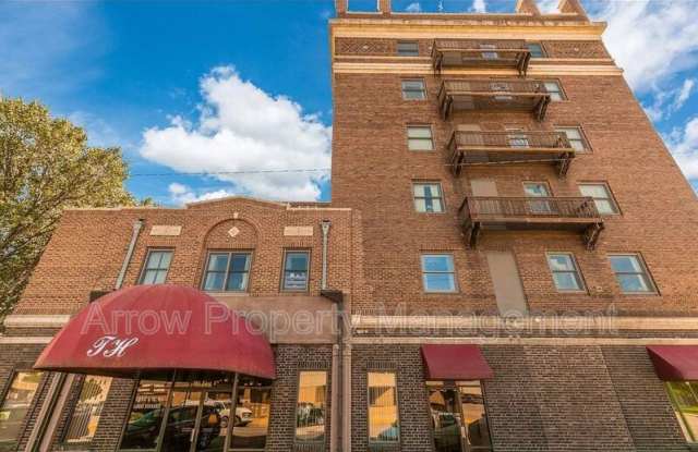 208 E 5 photos photos