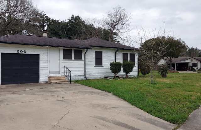 206 Bluebonnet Dr - 206 Bluebonnet Drive, Orange, TX 77630