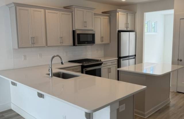400 Water Garden Place - 1 Gallery 3