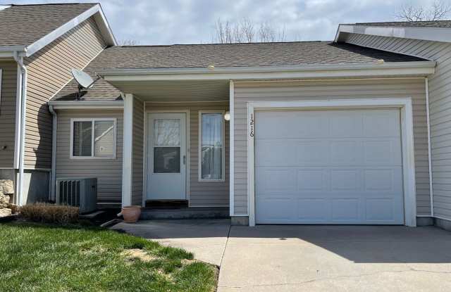 CLOSE TO FORT RILEY! LARGE MASTER SUITE Gallery 1