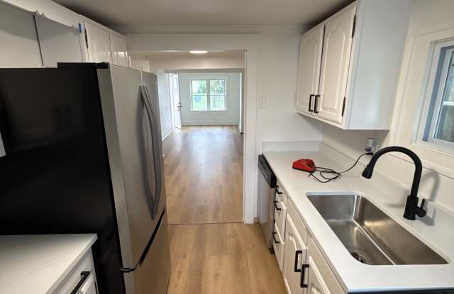 4119 Farnham Avenue Gallery 4
