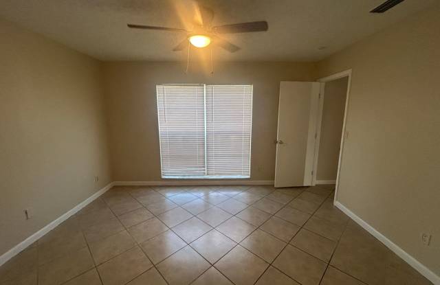 Freshly painted interior ! 3 bedroom 2 bathroom single family home Gallery 4