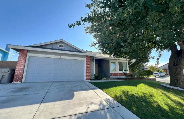 Lovely 3 Bed 2 Bath Home in Sacramento - 2 Benoit Court, Sacramento, CA 95823