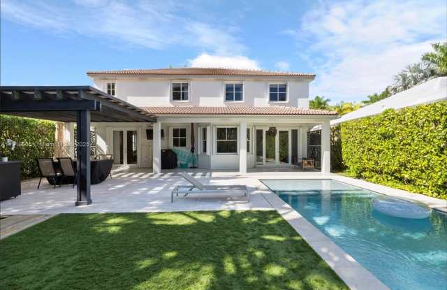 932 Nandina Dr photos photos