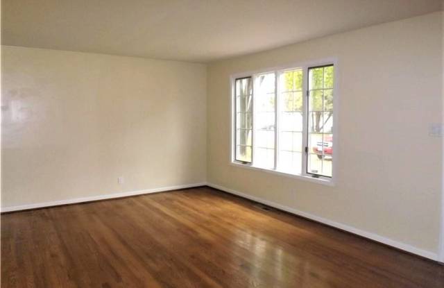 111 W 84th Terrace Gallery 2