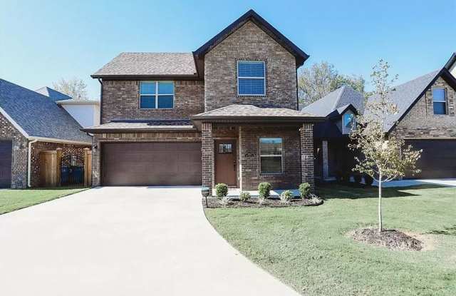 Stylish Bentonville Home (Community Amenities!) - 1804 Southwest Riverstone Road, Bentonville, AR 72713