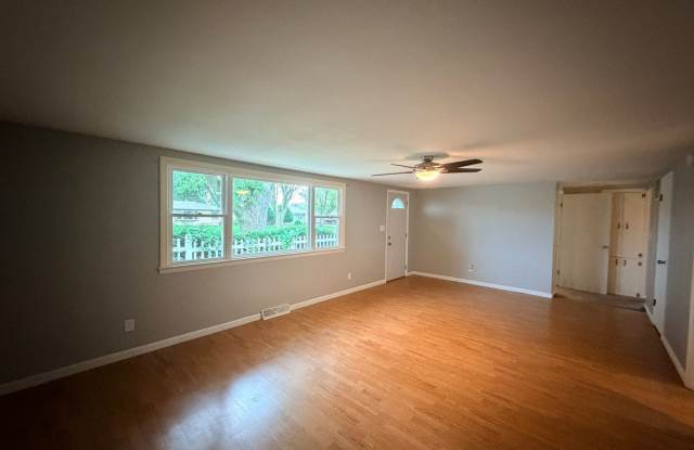 2 Bedroom House  in Silvis Gallery 4