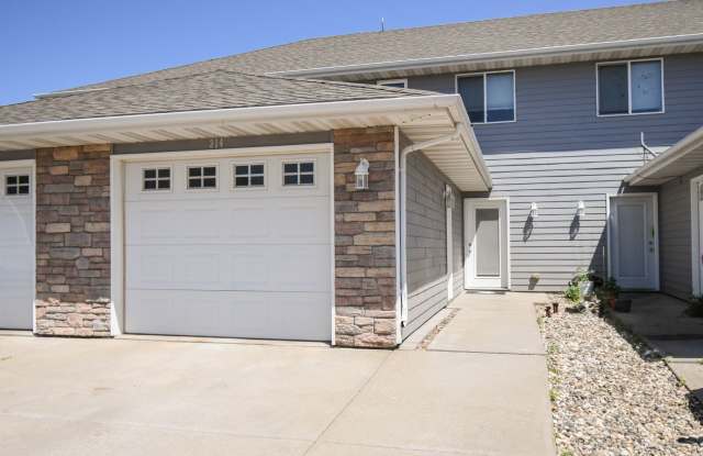 Spacious 3-Bed Townhome on Private Street in Tea! photos photos