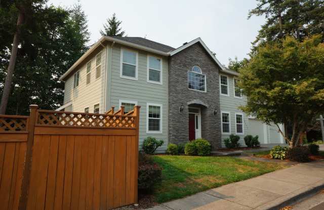 Spectacular NW Portland 4 bedroom with guest suite. Pet Friendly. photos photos