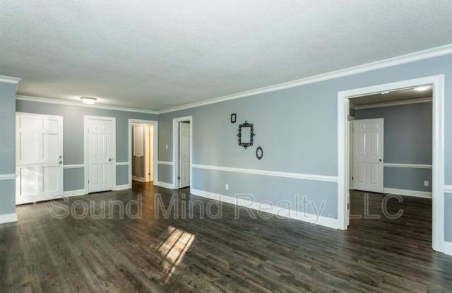402 Pinecrest Drive West Gallery 3