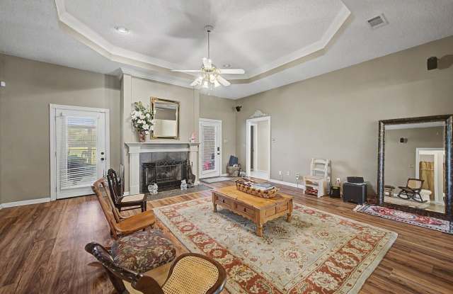 300 Cheyenne Dr Gallery 3