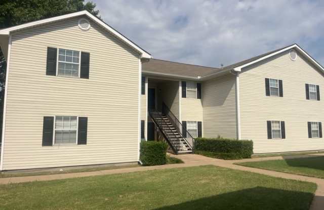 125 Northeast Johnson Avenue - 125 Northeast Johnson Avenue, Burleson, TX 76028