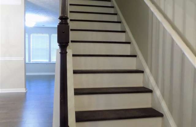 550 Arbor Ridge Gallery 2