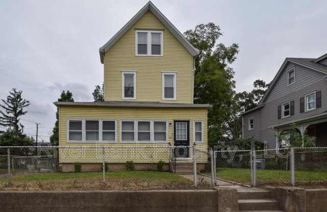 702 Parry Avenue - A photos photos