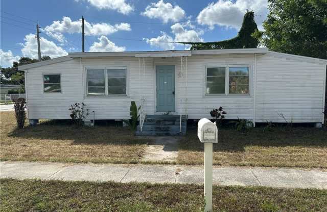 2072 Maple Avenue - 2072 Maple Avenue, Fort Myers, FL 33901