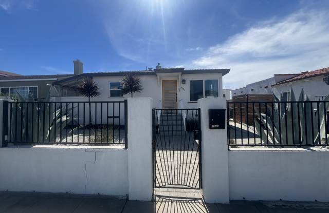 3941 Marine View Avenue photos photos