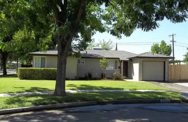 4 bedroom home with updated amenities, upgrades, a nice floor plan and good access to FWY 41, schools & shopping. Gallery 1